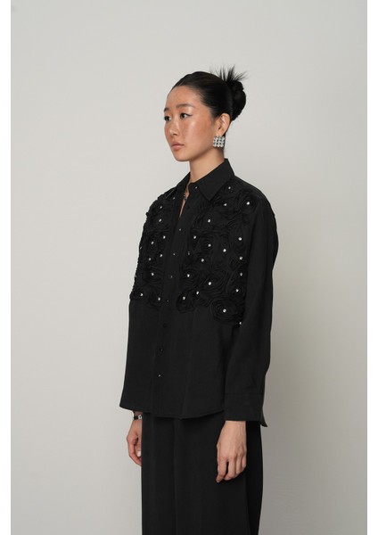 Kadın Önü Gül Işlemeli Düz Renk Gömlek modelleri