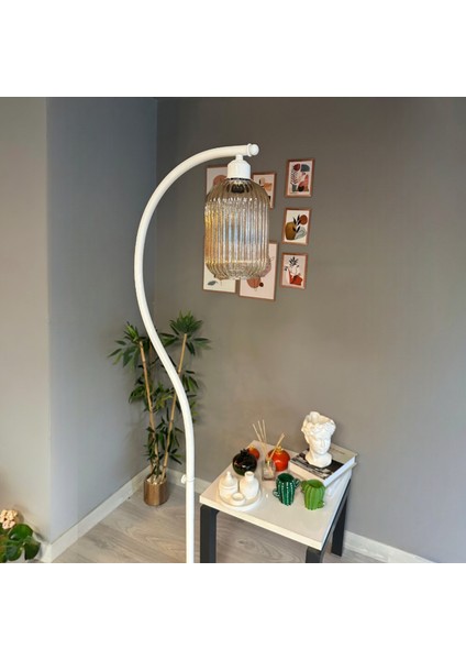 Wingmn Beyaz Gövde Bal Rengi Cam Lambader Modern Dekoratif Metal Oturma Odası Çalışma Odası Zemin