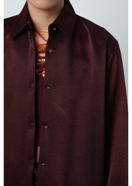 Kadın Düz Renk Parlak Kumaş Oversize Kesim Gömlek modelleri