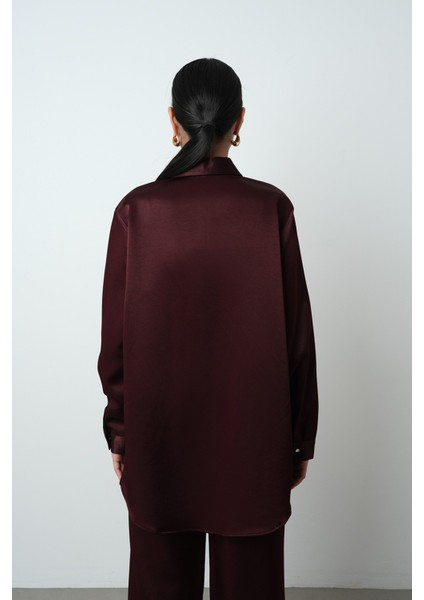 Kadın Düz Renk Parlak Kumaş Oversize Kesim Gömlek indirimleri