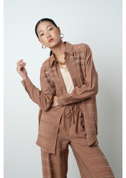 Kadın Yatay Şerit Taş Işlemeli Düz Renk Oversize Gömlek fiyatları