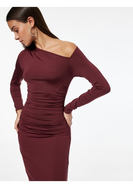 Asimetrik Yaka Uzun Kollu Drapeli Midi Elbise