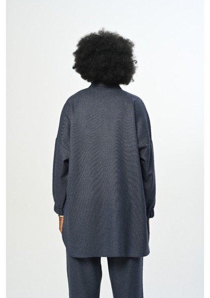 Kadın Çift Cepli Düz Renk Kolları Büzgülü Oversize Kesim Gömlek fırsatları