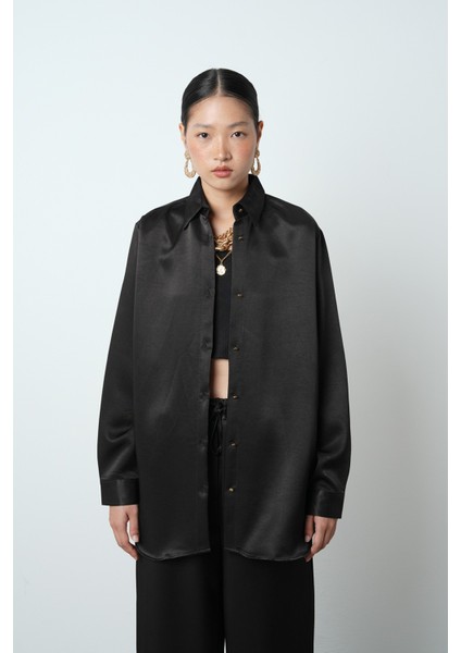 Kadın Düz Renk Parlak Kumaş Oversize Kesim Gömlek