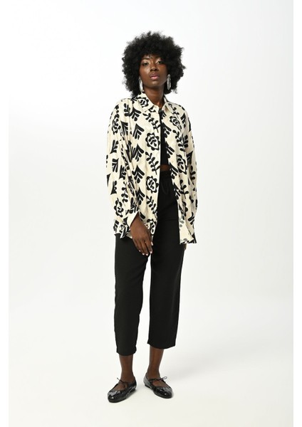 Kadın Karışık Desenli Siyah Beyaz Kolları Bağlamalı Oversize Kesim Gömlek fırsatları