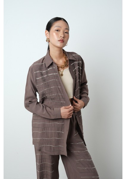 Kadın Yatay Şerit Taş Işlemeli Düz Renk Oversize Gömlek fiyatları