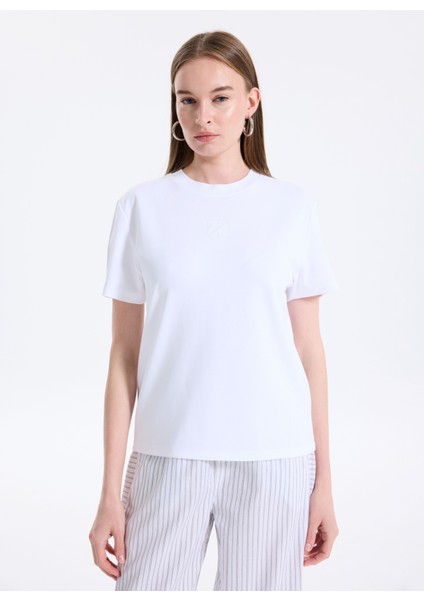Yuvarlak Yaka Baskılı Beyaz Kadın T-Shirt LV044D202GYAA modelleri