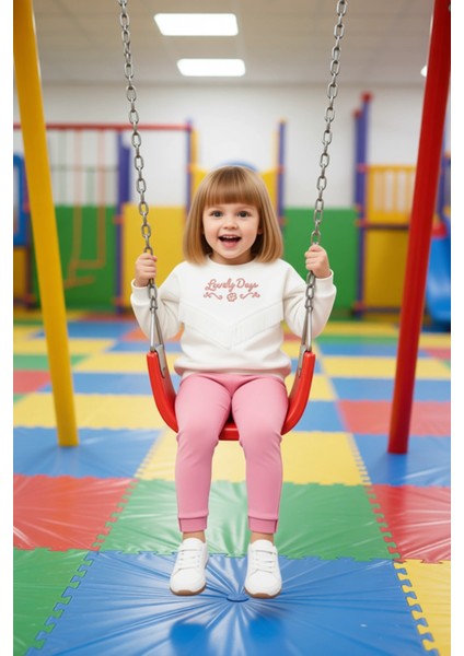 Kız Çocuk Pamuklu Örme Takım Slogan Baskılı Püsküllü ve Rahat Oversize Kesim Kaliteli Şık Rahat