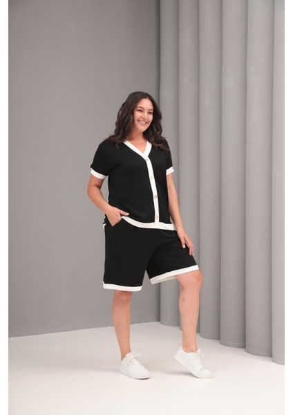 Kadın Büyük Beden Siyah-Beyaz, V Yaka, Süs Düğmeli Üst, Paça Detaylı Cepli Şort 2li Takım 65N39066 fırsatları