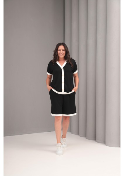 Kadın Büyük Beden Siyah-Beyaz, V Yaka, Süs Düğmeli Üst, Paça Detaylı Cepli Şort 2li Takım 65N39066