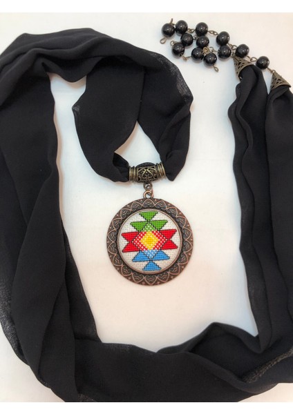 Kanaviçe Işlemeli Fular Kolye modelleri