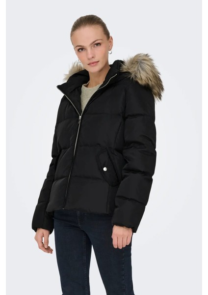 Kadın Kapüşonu Kürklü Mont 15349780 Siyah