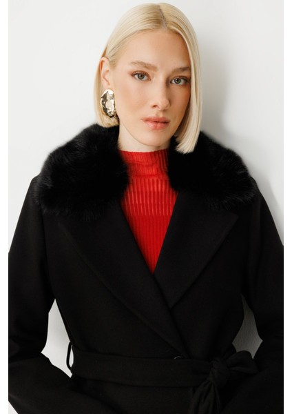 Kadın Yakası Kürklü Beli Kuşaklı Kaban 6001 Siyah modelleri