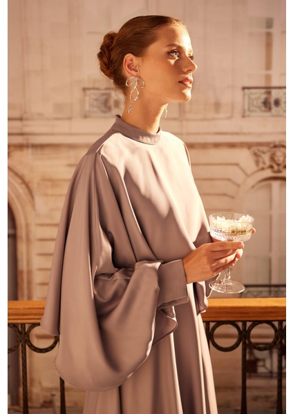 Pelerinli Elbise Sis