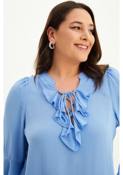 Önü ve Kolları Volanlı Bluz