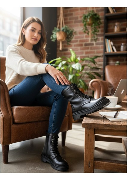 Wanettı Siyah Fermuarlı&bağcıklı Kauçuk Taban Kadın Bot