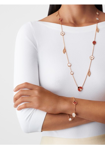 Van Cleef & Arpels Uğur Böcekleri ve Çiçek Motifleriyle Şanslı Bahar Bilekliği, 5 Motif Yonca 925 Ayar Gümüş, Karnelyan, Oniks, Sedef Taşlı modelleri