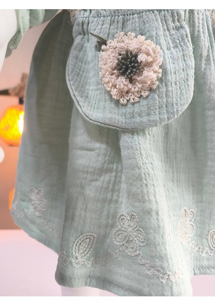 Uzun Kollu Dantel Detaylı Otantik Müslin Çantalı Kız Çocuk Elbisesi indirimleri