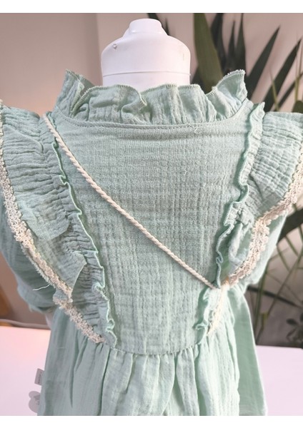 Uzun Kollu Dantel Detaylı Otantik Müslin Çantalı Kız Çocuk Elbisesi