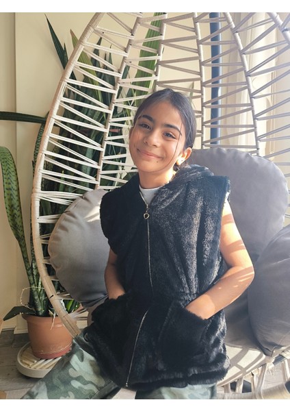 kız Çocuk Kapşonlu Kürklü Peluş Cepli Belden Büzgülü Içi Astarlı %100 Pamuk Yelek Siyah modelleri