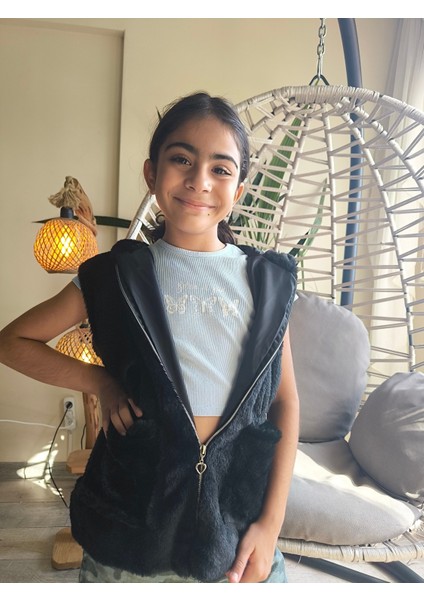 kız Çocuk Kapşonlu Kürklü Peluş Cepli Belden Büzgülü Içi Astarlı %100 Pamuk Yelek Siyah fırsatları