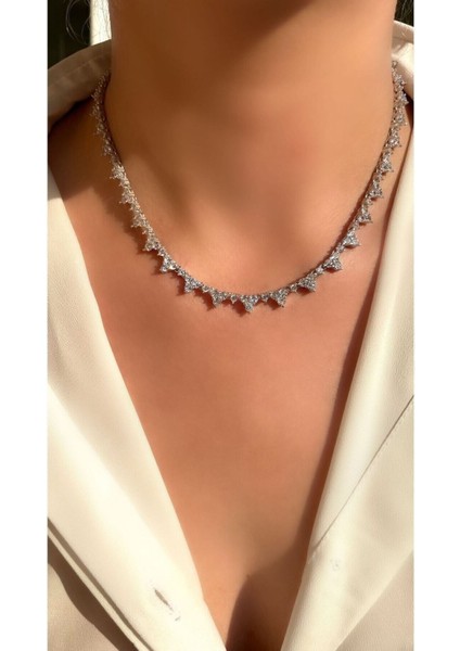 Beyaz Altın 3 Taşlı Su Yolu 925 Ayar Gümüş Kolye