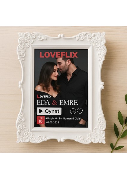 Loveflıx Temalı Kişiye Özel Çift Tasarımı – Siyah & Beyaz Barok Desenli Çerçeve
