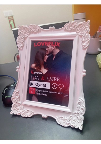 Loveflıx Temalı Kişiye Özel Çift Tasarımı – Siyah & Beyaz Barok Desenli Çerçeve modelleri