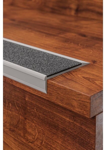 | 150 cm | Kaydırmaz Aluminyum Basamak Köşe Profili (7 cm Genişlik x 1.9 cm Yükseklik x 1.5 metre Uzunluk, Siyah) fiyatları