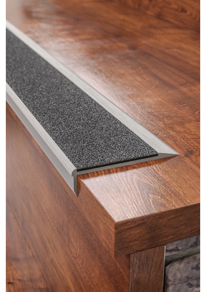 | 150 cm | Kaydırmaz Aluminyum Basamak Köşe Profili (7 cm Genişlik x 1.9 cm Yükseklik x 1.5 metre Uzunluk, Siyah) modelleri