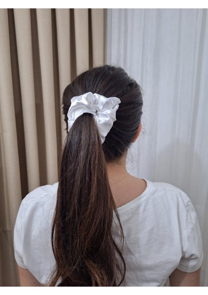Kadın 3’lü Fiyonk Saç Tokası Seti + Scrunchie Hediyeli - Inci Işıltısı fırsatları