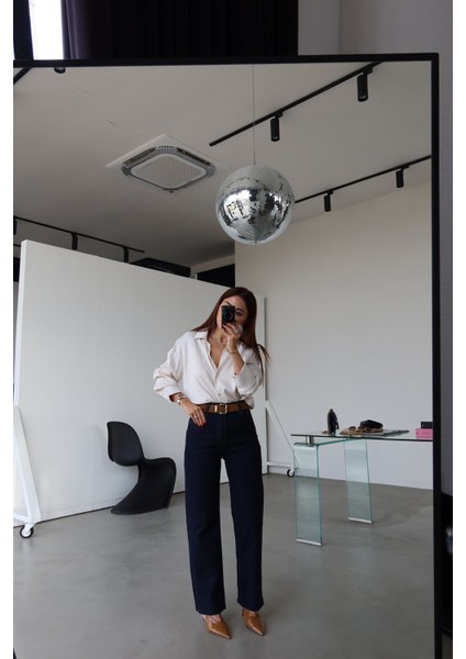 Paçası Lazer Kesimli Straight Fit Jean