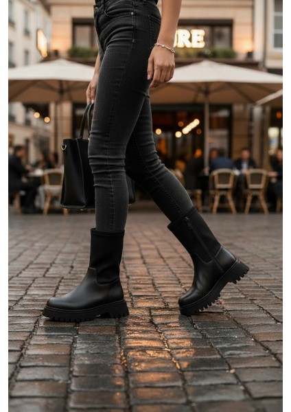 Çiftçi Siyah Lastikli Kauçuk Taban Kadın Bot