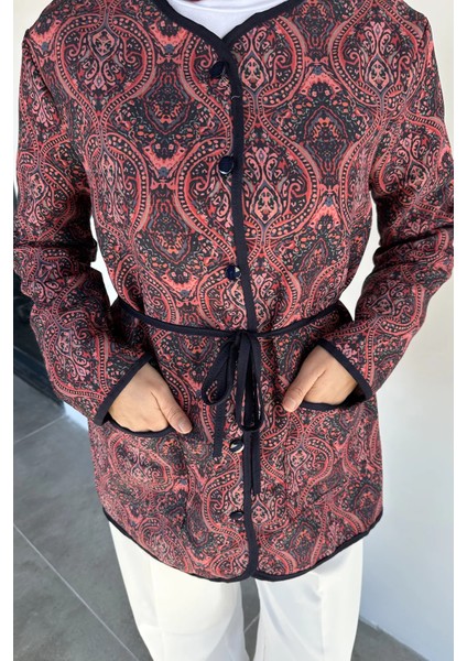Ön Düğmeli Etnik Desen Kapitoneli Tesettür Ceket P-00018949 fırsatları