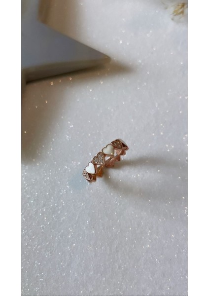 Ayarlanabilir Beyaz Mineli ve Zirkon Taşlı Kalp Yüzük fırsatları