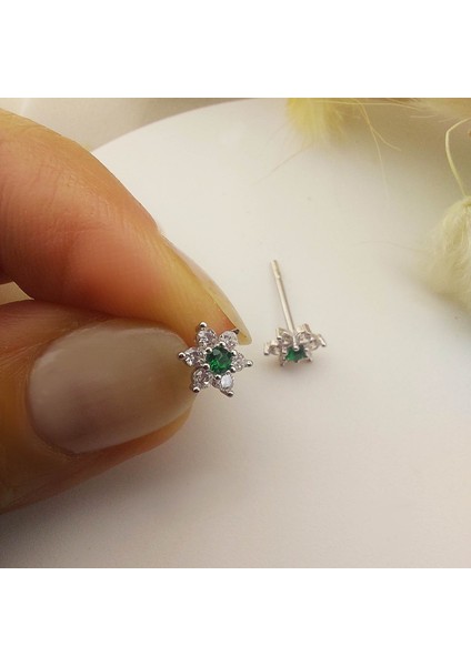 925 Ayar Gümüş Yeşil Taşlı Minimal Lotus Küpe indirimleri