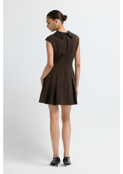 Yakası Taş Detaylı Gabardin Elbise Kahve 12445681000