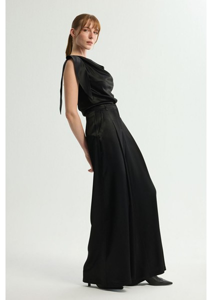 Pileli Geniş Paça Pantolon Siyah 153L9500002 fırsatları