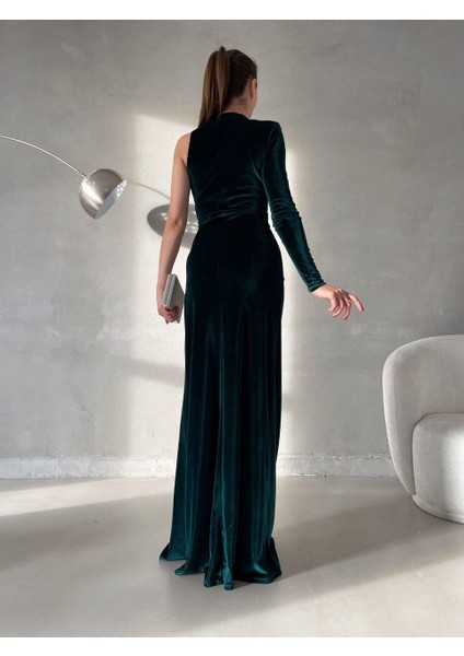 Dik Yaka Taş Detaylı Yırtmaçlı Kadıfe Abiye Elbise 582310 Zümrüt fırsatları