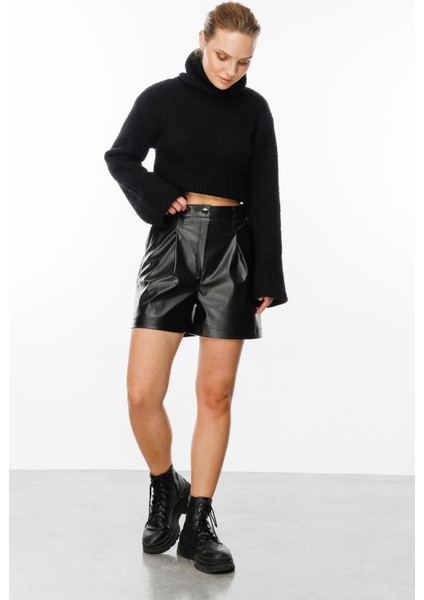 Düğme Detaylı Yüksek Bel Deri Şort-Siyah modelleri