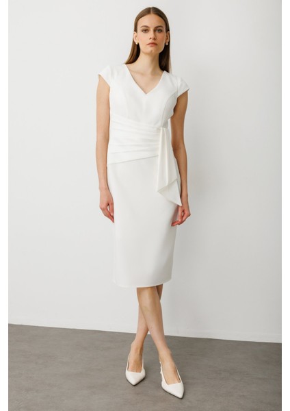 Beli Kuşaklı Midi Boy Gece Elbisesi