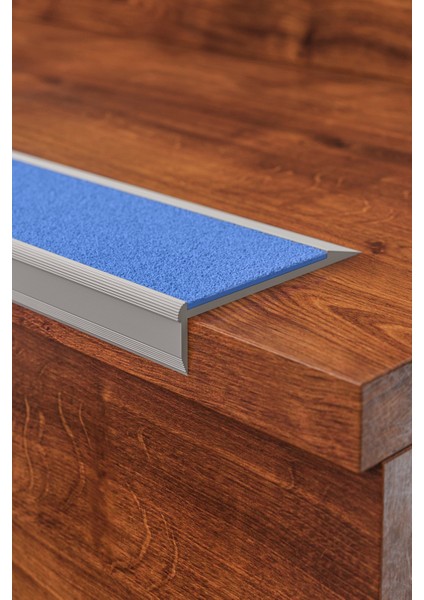 Kaydırmaz Aluminyum Basamak Köşe Profili (2,5 Metre) fiyatları