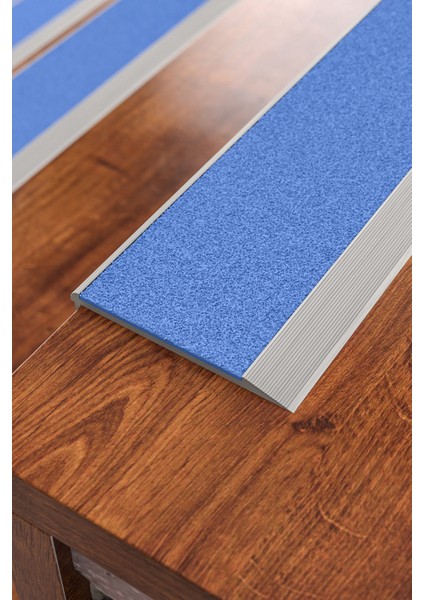 Kaydırmaz Aluminyum Basamak Köşe Profili (2,5 Metre) fırsatları