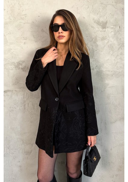 Kadın Nakışlı Kaşe Kaban