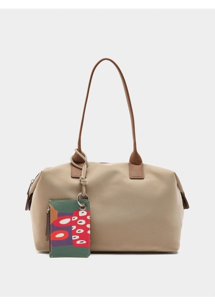 Yumuşak Dokulu ve Charm'lı Shopper Çanta