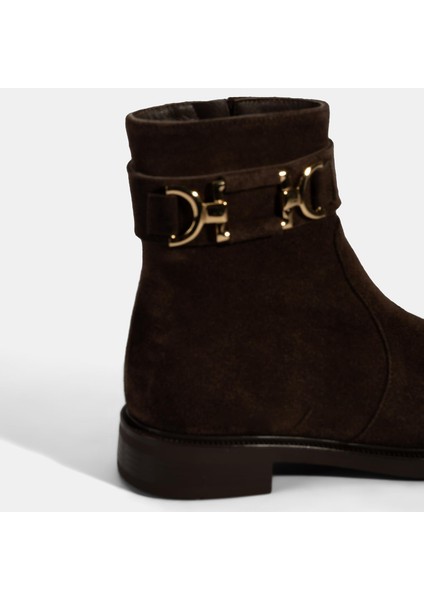 Kadın Kahve Metal Aksesuarlı Süet Bot