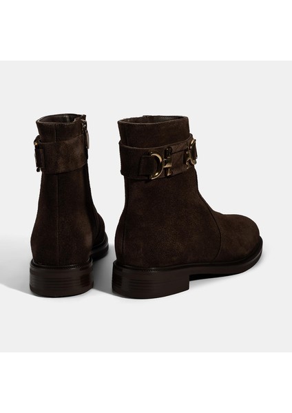 Kadın Kahve Metal Aksesuarlı Süet Bot