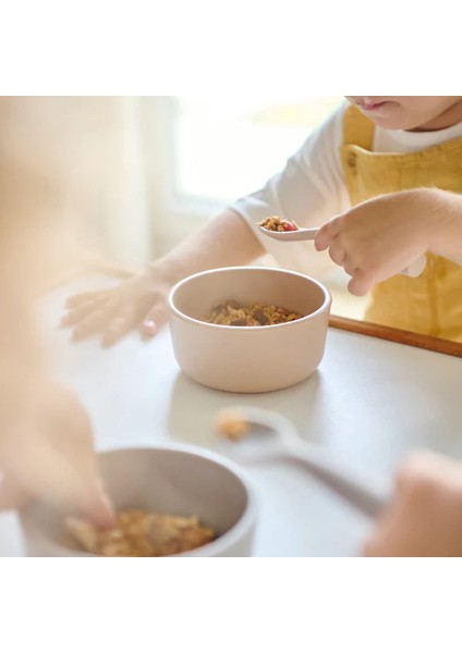 Basics Silikon Kase River Green fırsatları