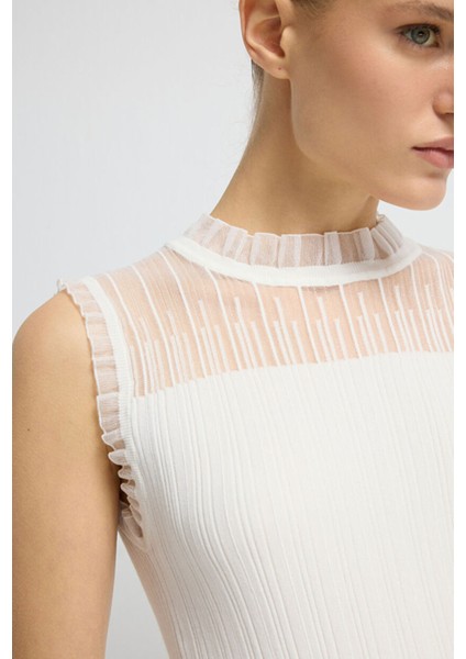 Tül Detaylı Kolsuz Triko Bluz Kemik 11544676001 fiyatları