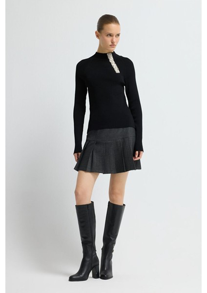 Yakası Detaylı Triko Kazak Siyah 13945643000 modelleri